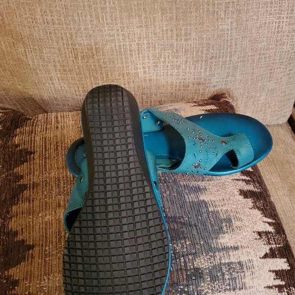 Sandals - Picture 4 of 4